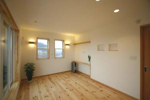 内部のほとんどは、漆喰壁。優しい明るさで心落ち着く、快適な寝室。