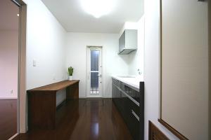 使いやすい独立型キッチン。
３口同時に使える、トリプルワイドＩＨを設け、さらにお料理の効率がアップ。