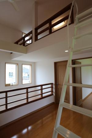 ホールには広々ロフト。
リビングとのつながりを感じながら、読書や趣味を楽しむ空間です。