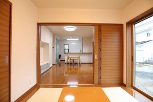 リビング･ダイニング･キッチンに和室
までと、見通しのよい間取り。
キッチンに立ちながらお子様の様子も
確認でき、安心しながら家事が出来ます。