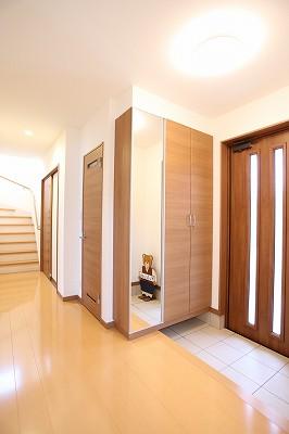 ﾅﾁｭﾗﾙ色で統一した室内。
明るい木調色を選ぶことで、より温かみのある雰囲気に。