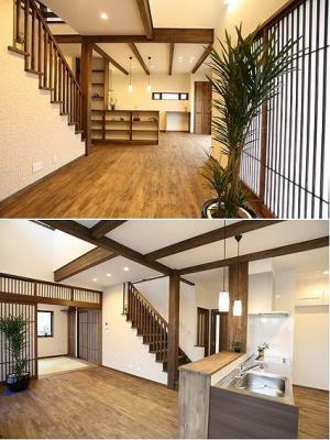 きめ細かく、肌触りが気持ちいいラバーウッド無垢フロアー。
リビングの壁には、デザイン性と調湿・脱臭効果に優れたエコカラットでアクセント。割り石のような凸凹のデザインが美しい陰影を作り出します。