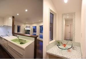 こだわりキッチンの前には家族が集う
ダイニング。多角形のスペースには、全面に窓を設け、開放感抜群の明るい場所に。キッチンとおそろいのタイルを貼った、涼しげな造作洗面台。